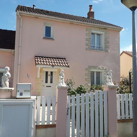 La Maison Rose 2 Chambres Avec Lit Pour 2 Personnes Et 2 Salles De Bains Nevers Exterior photo